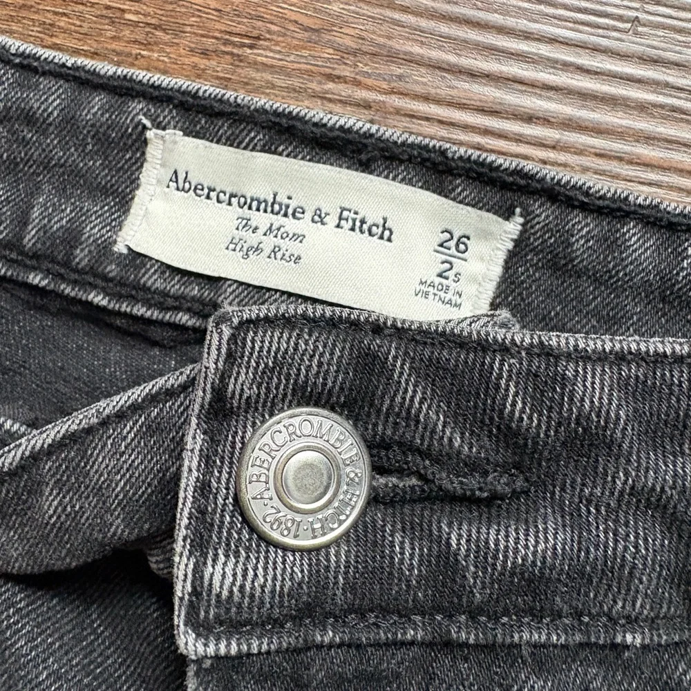 Abercrombie & Fitch jeans curve love the mom high rise black denim Sz 26 2s EUC - Picture 12 of 13
